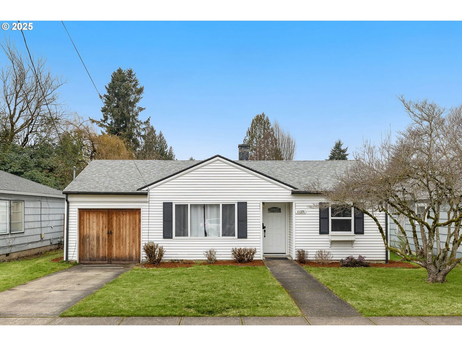 Property Photo:  11371 SE 34th Ave  OR 97222 