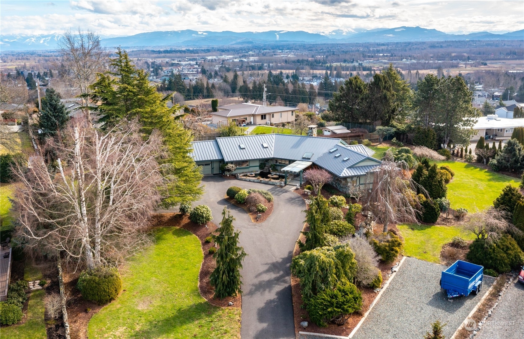 Property Photo:  2556  Crescent Street  WA 98248 