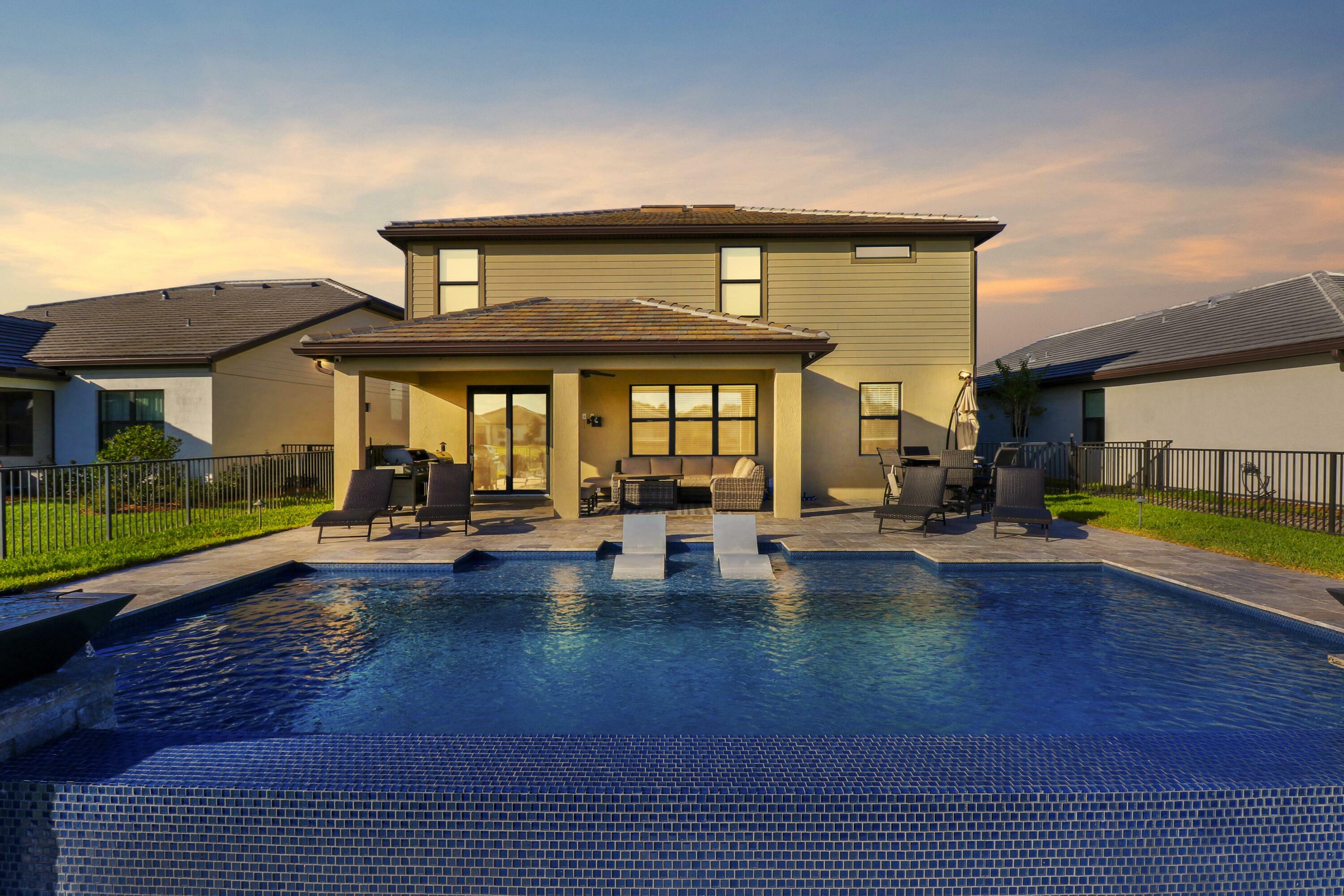 Property Photo: 724 SE Boboli Way FL 34984
