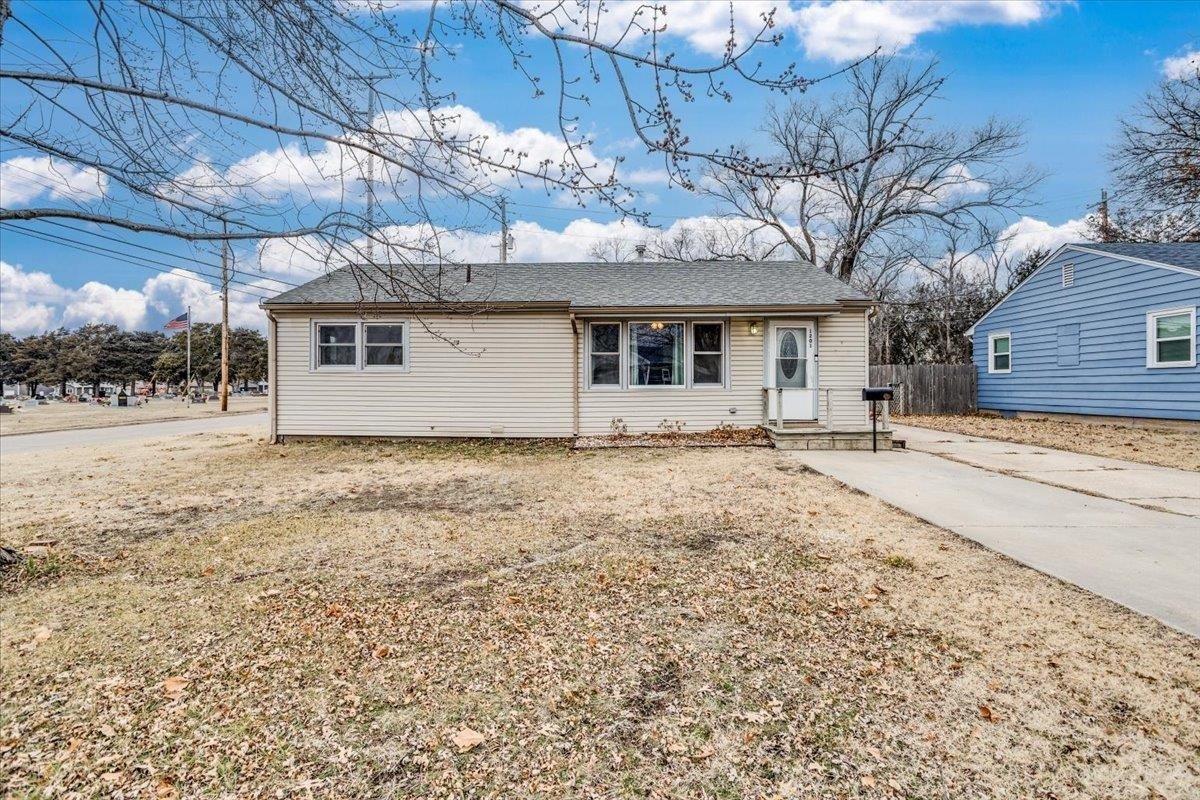 Property Photo:  1201 Golf St  KS 67010 