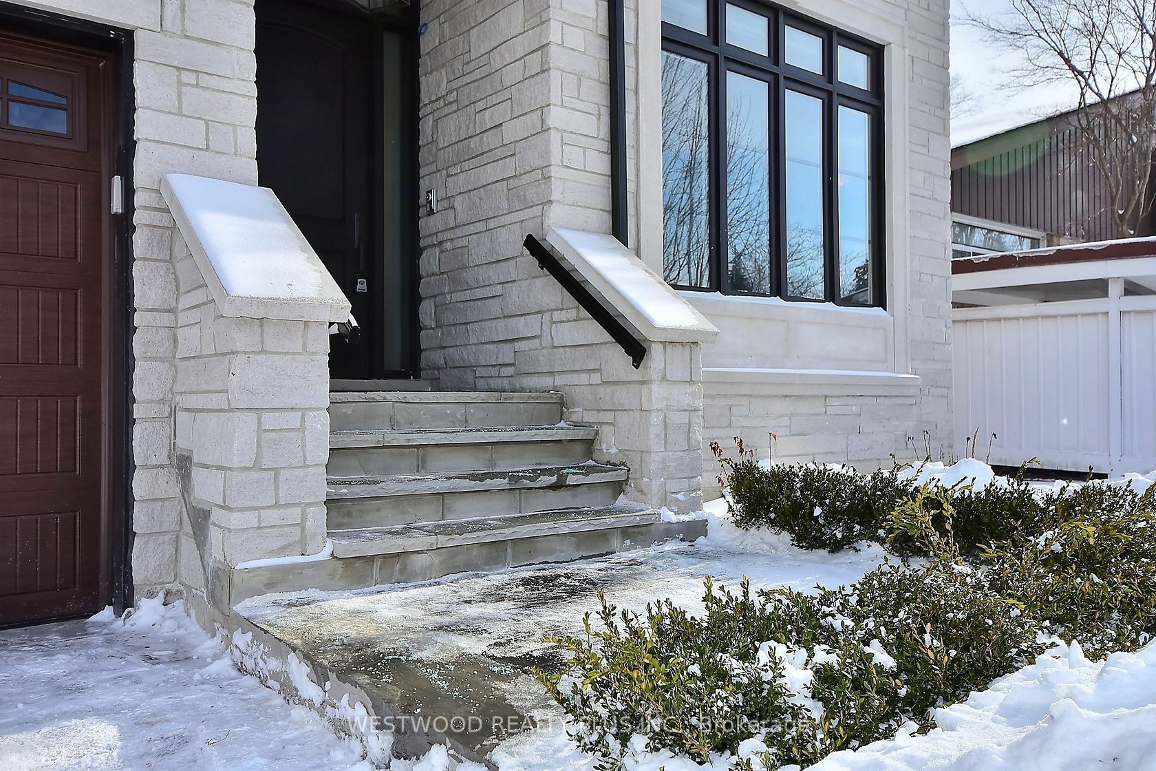 Property Photo:  5 Norden Cres  ON M3B 1B5 