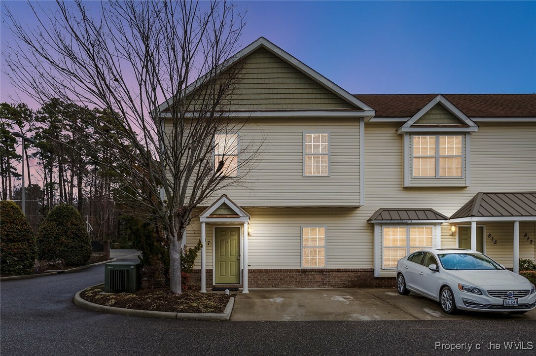 Property Photo: 817 Skelton Way VA 23608
