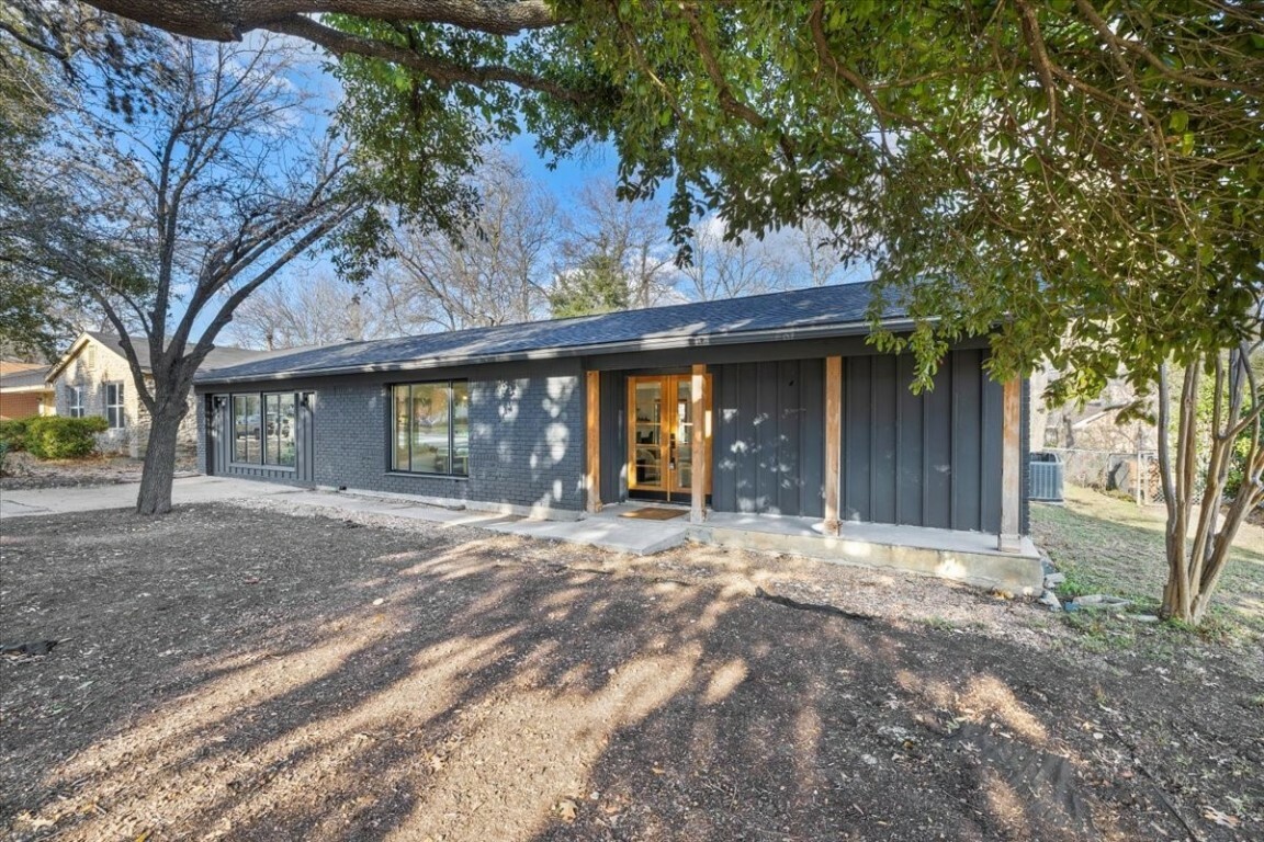 Property Photo: 2608 Loyola Lane TX 78723