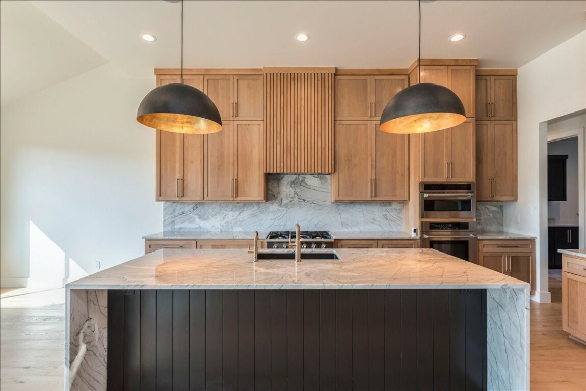 Property Photo: 208 Stonegate Lane TX 78620
