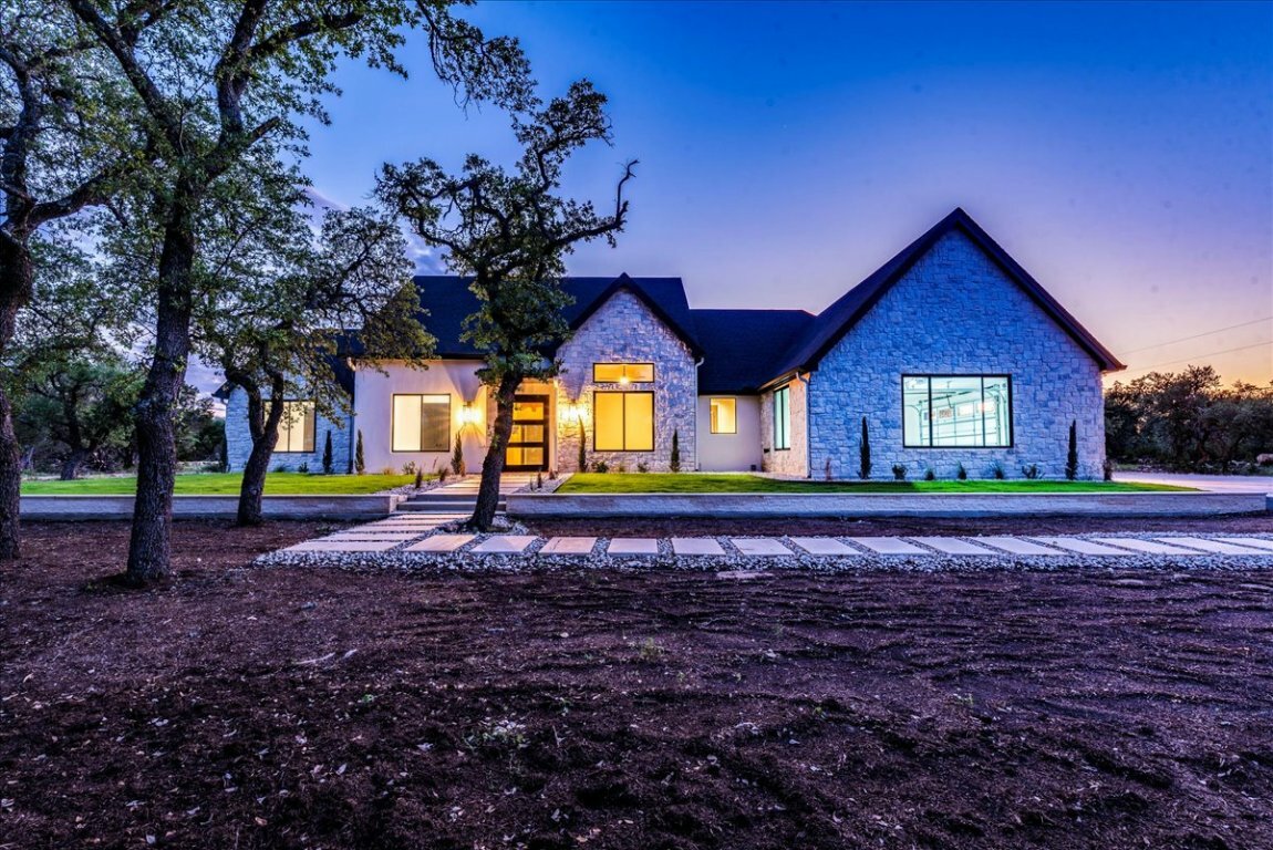 Property Photo: 208 Stonegate Lane TX 78620