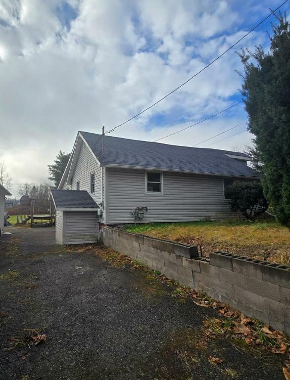 Property Photo:  98 Old Sullivanville Road  NY 14845 