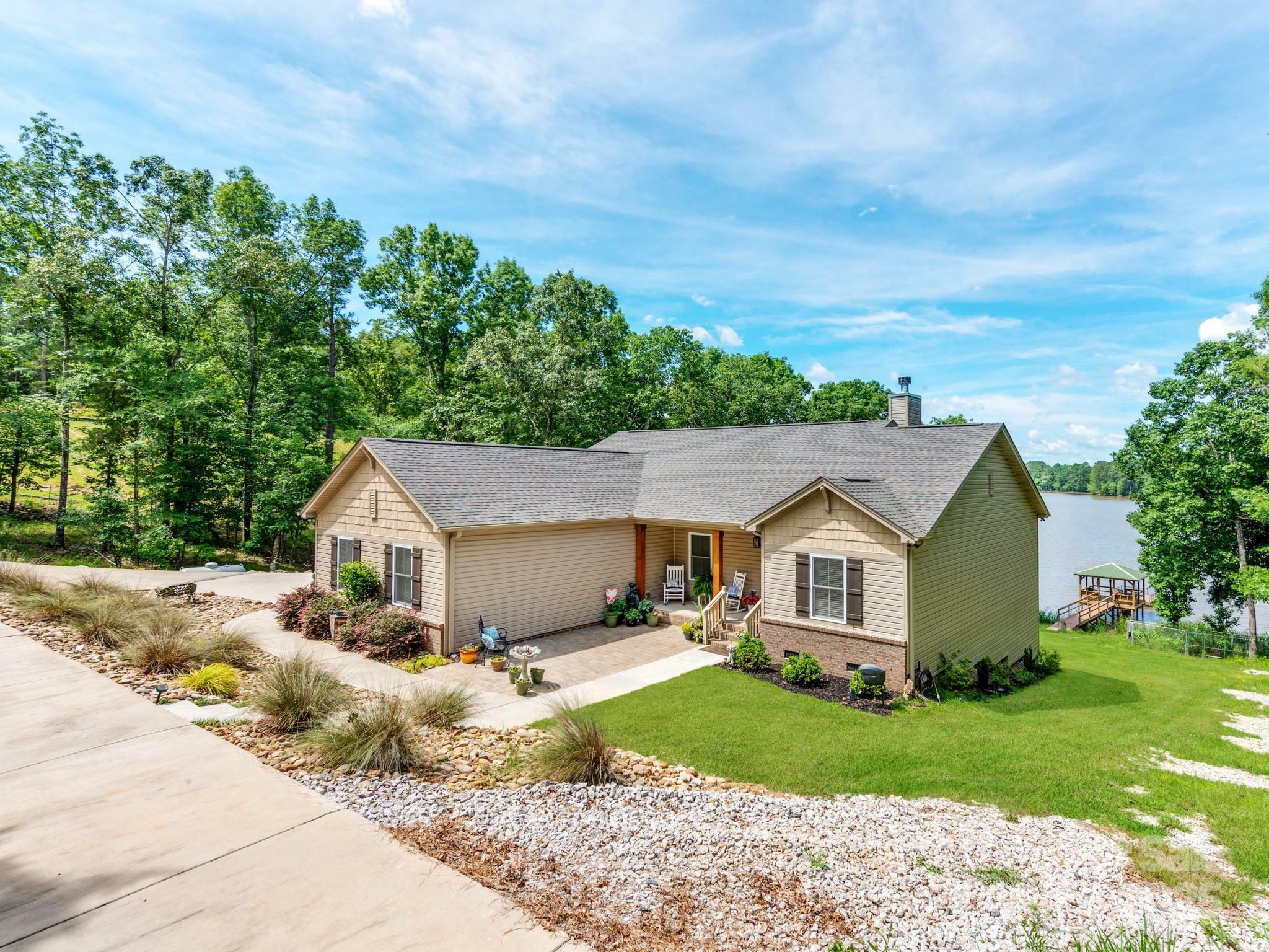 Property Photo: 1879 Wateree Road SC 29180