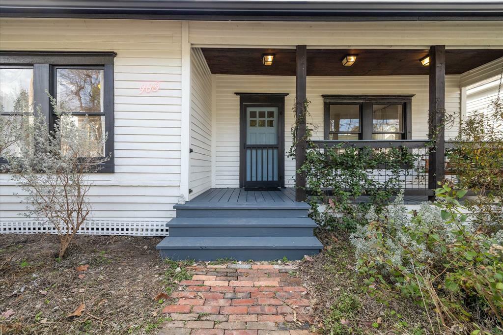 Property Photo: 903 Taylor Street TX 77007