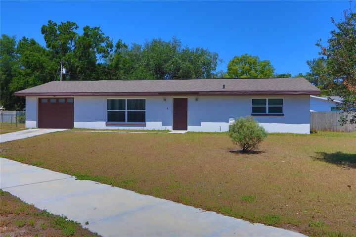 5729 13th Street  Zephyrhills FL 33542 photo
