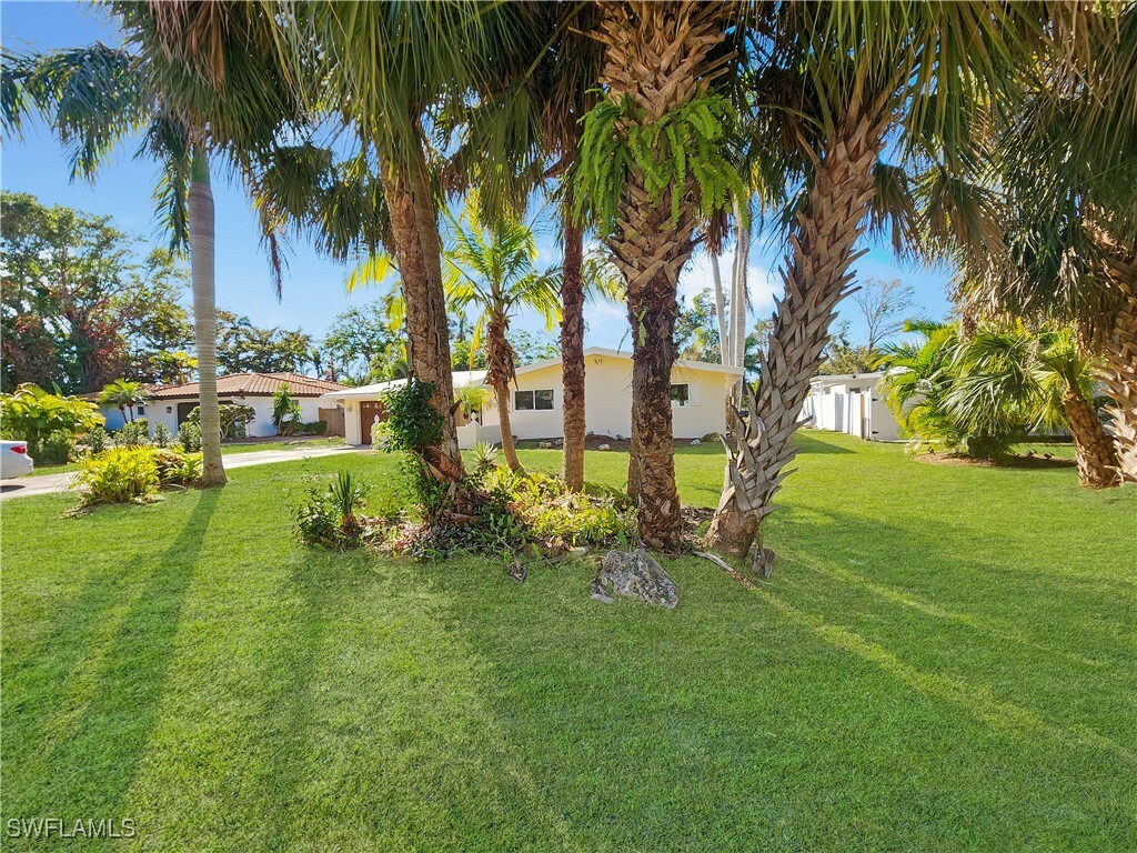 Property Photo:  1348 Woodmere Lane  FL 33919 