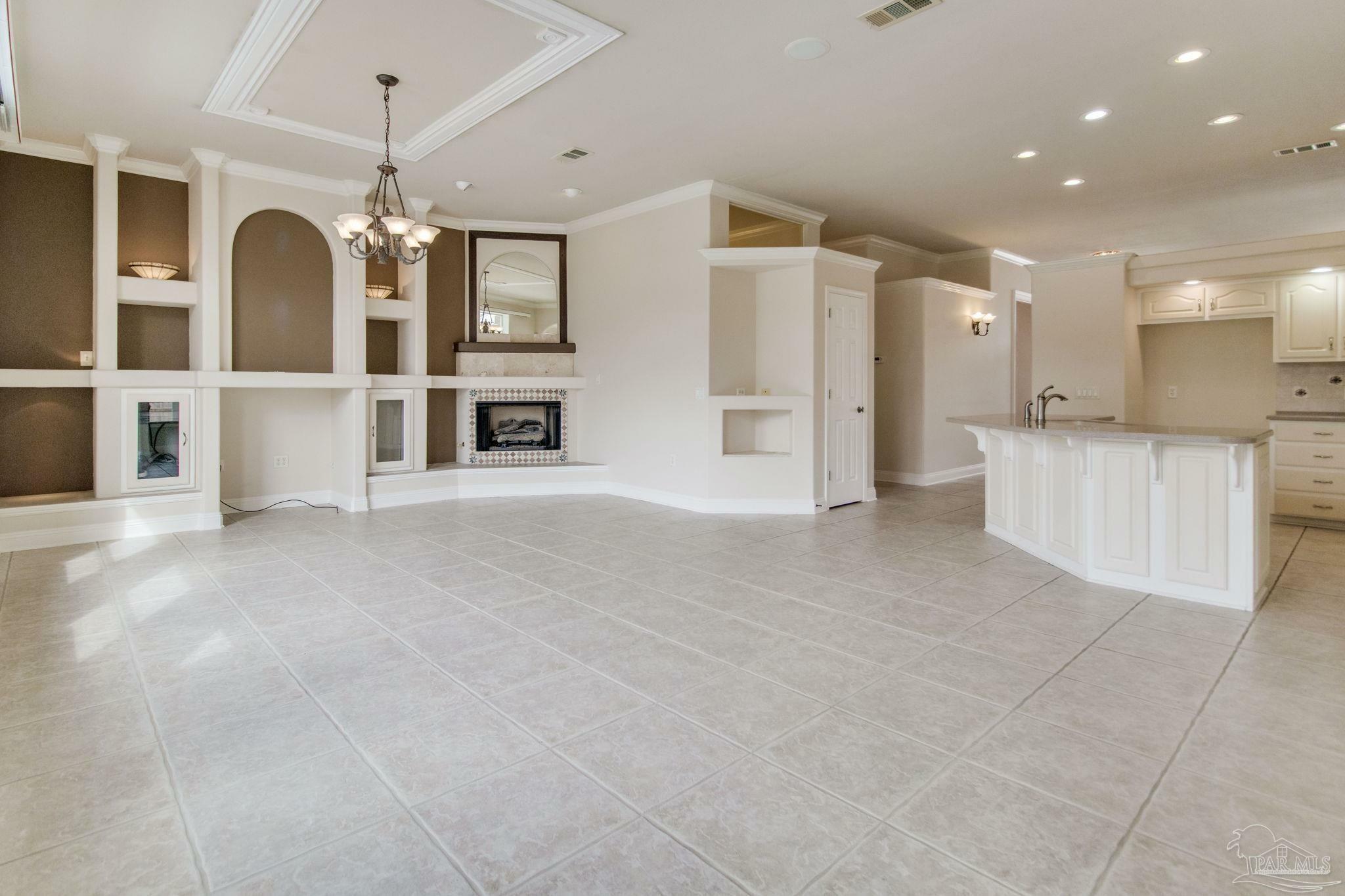 Property Photo: 5965 Creek Side Cir FL 32504
