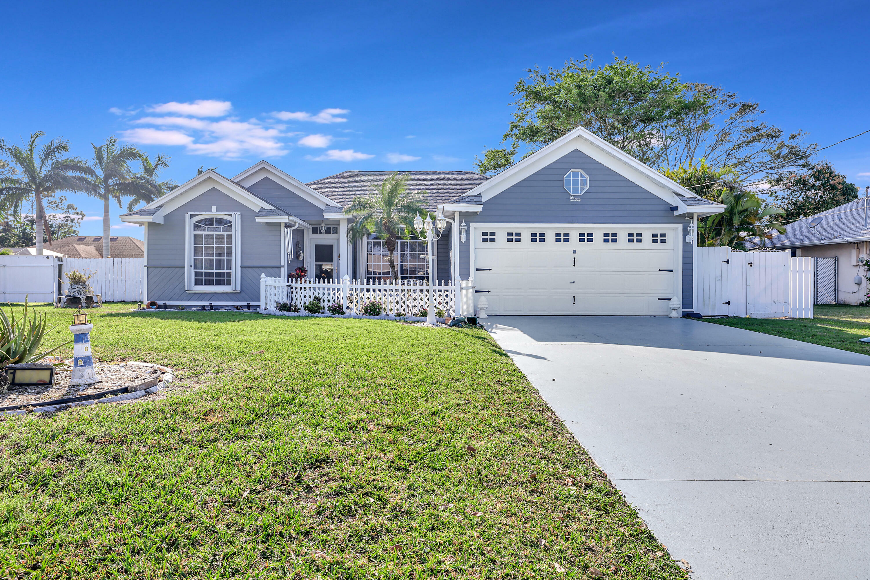 Property Photo:  1326 SE Preston Ln Lane  FL 34983 