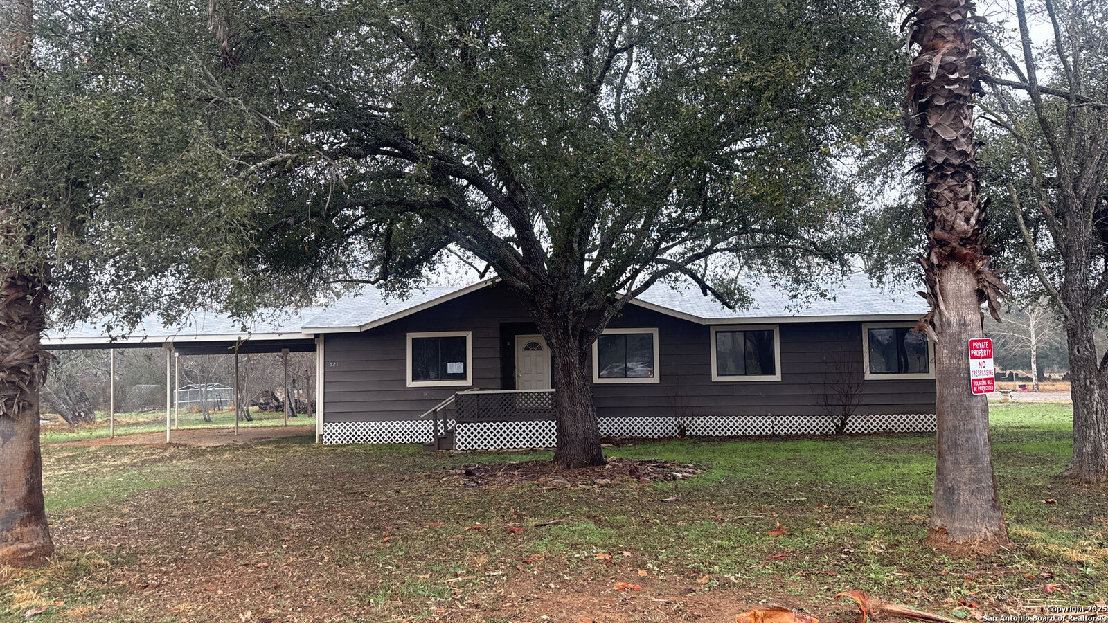 Property Photo: 521 Quail Ln TX 78114
