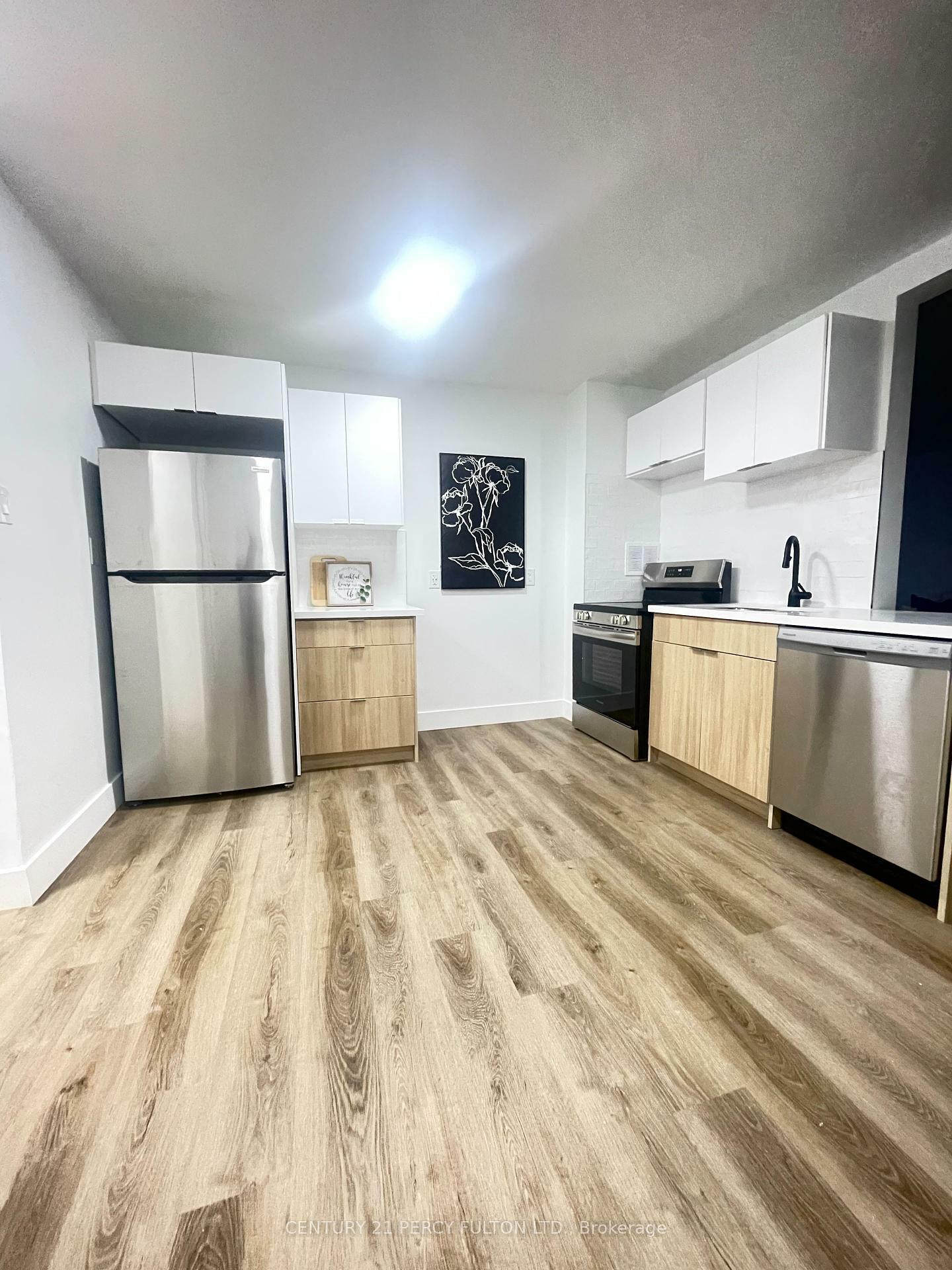 Photo de la propriété: 8 Park Vista Drive 201 ON M4B 1A3