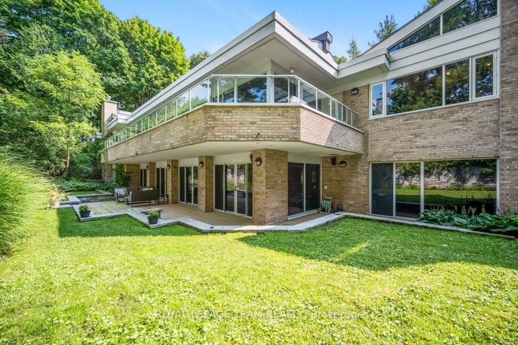Property Photo: 55 Willingdon Rd ON K1M 2J6