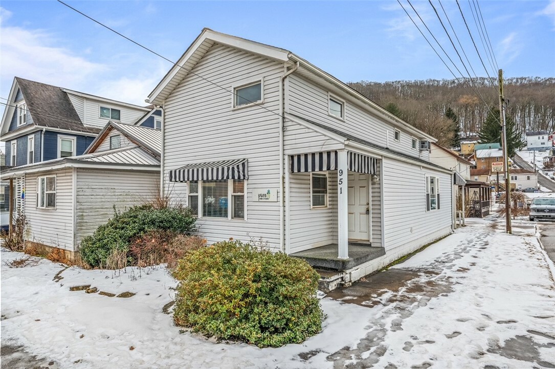 Property Photo:  951 Buffalo Street  PA 16323 