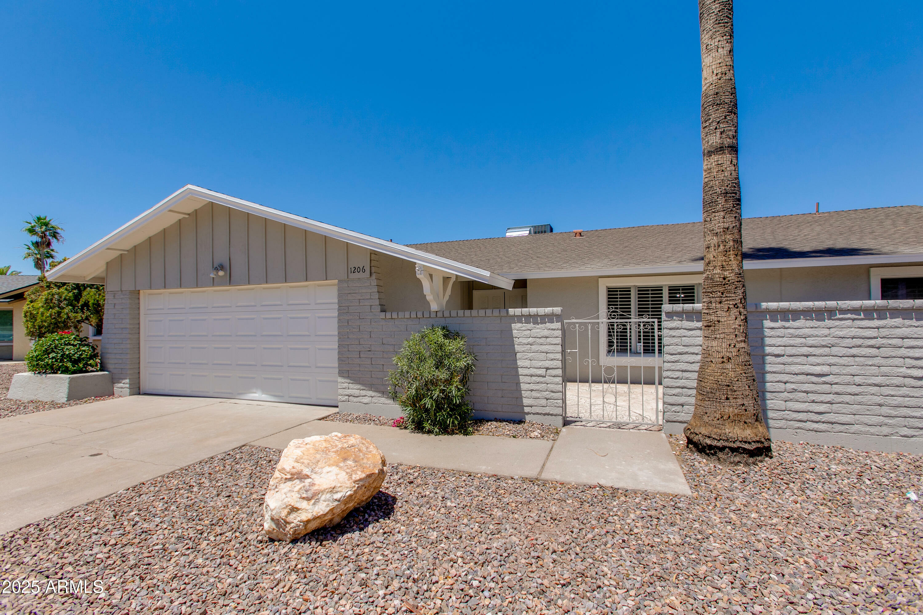 Property Photo:  1206 E Greenway Drive  AZ 85282 