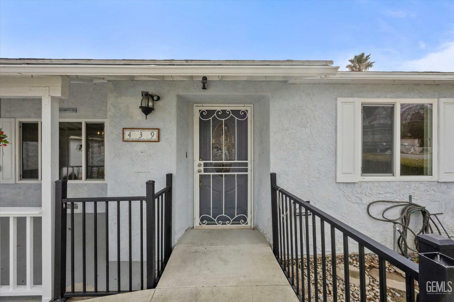 Property Photo:  439 Poplar Avenue  CA 93305 