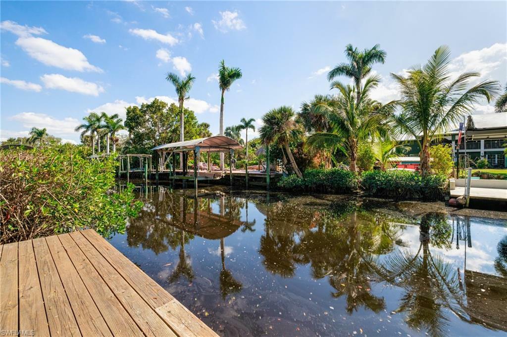 Property Photo: 74 Aqua Ln FL 33903