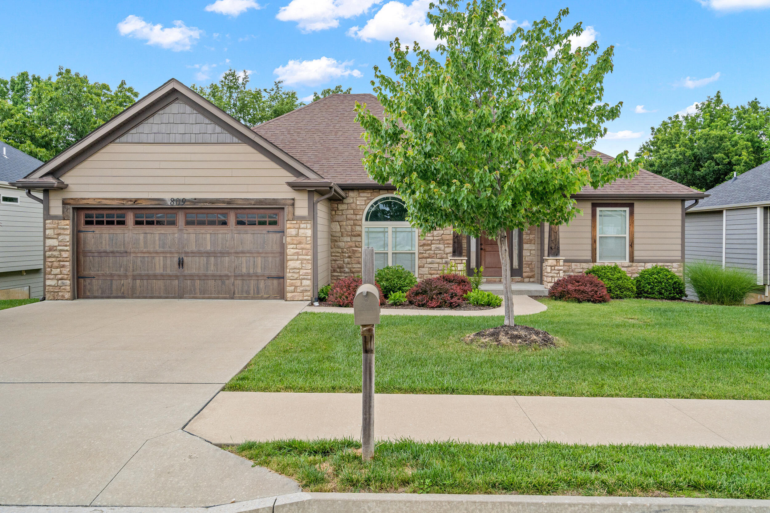 Property Photo: 809 Rutland Dr MO 65203