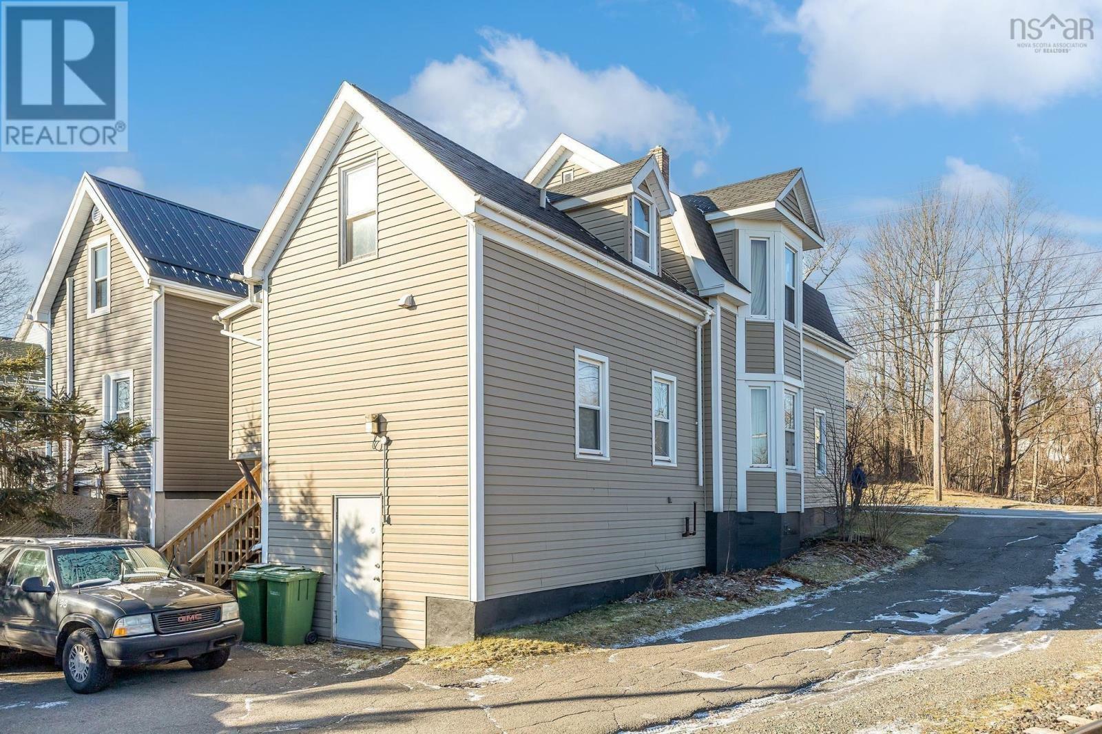 Property Photo:  303 South Foord Street  NS B0K 1S0 