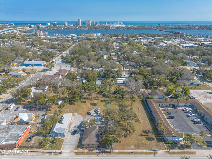 Property Photo: 629 N Ridgewood Avenue FL 32114
