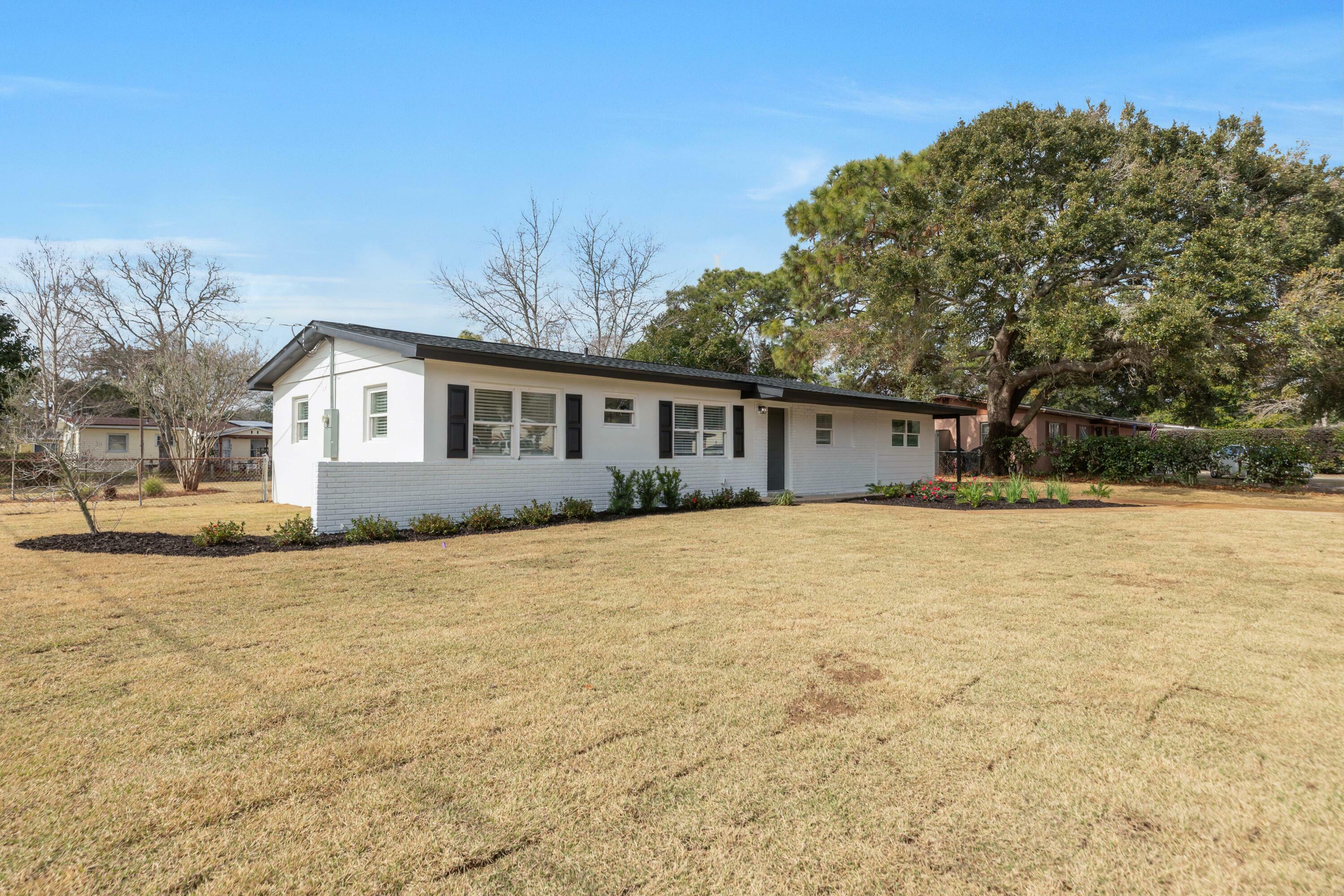 Property Photo:  601 Blackstone Road  FL 32569 