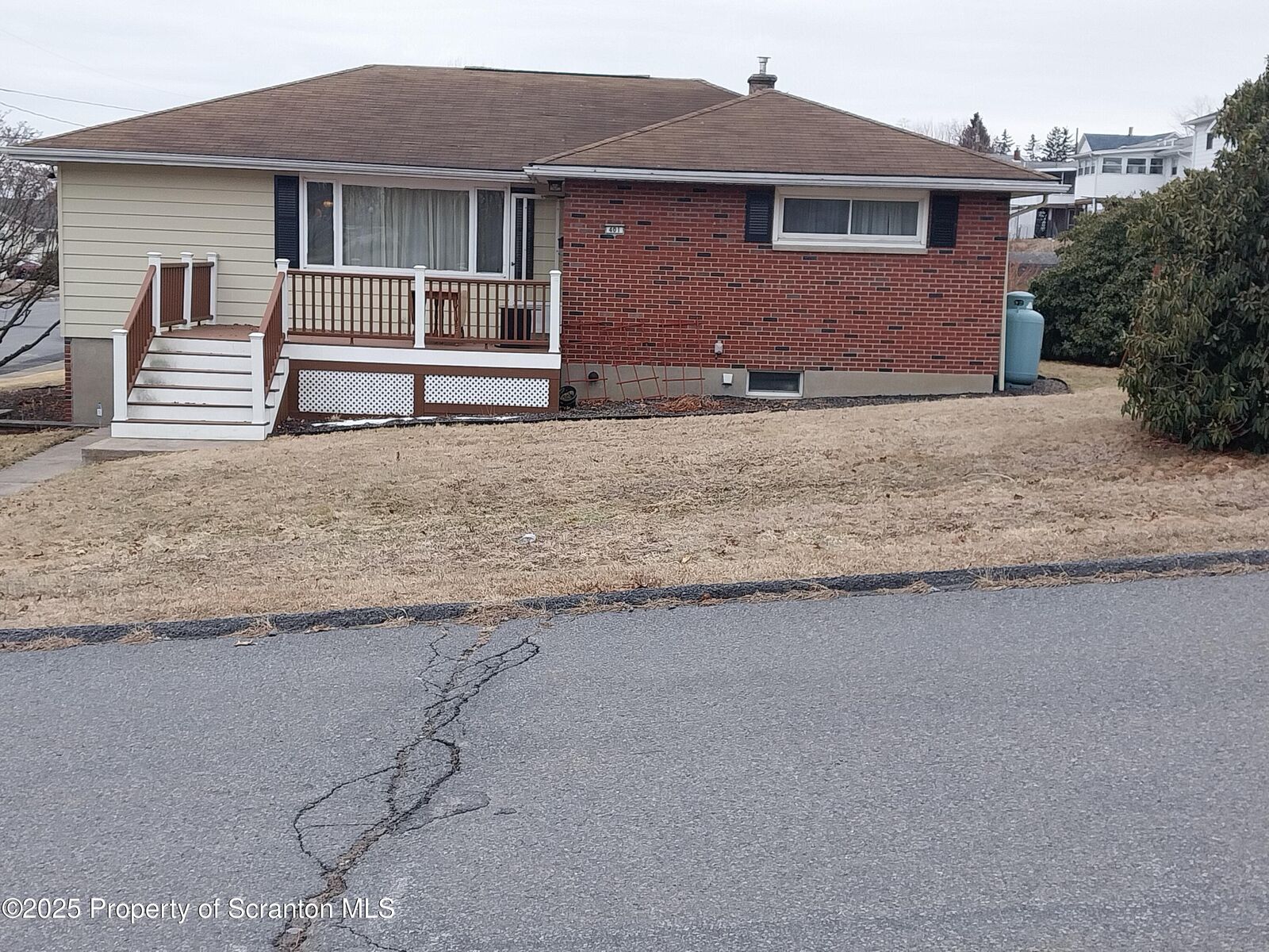 Property Photo:  401 Rosedale Drive  PA 18517 