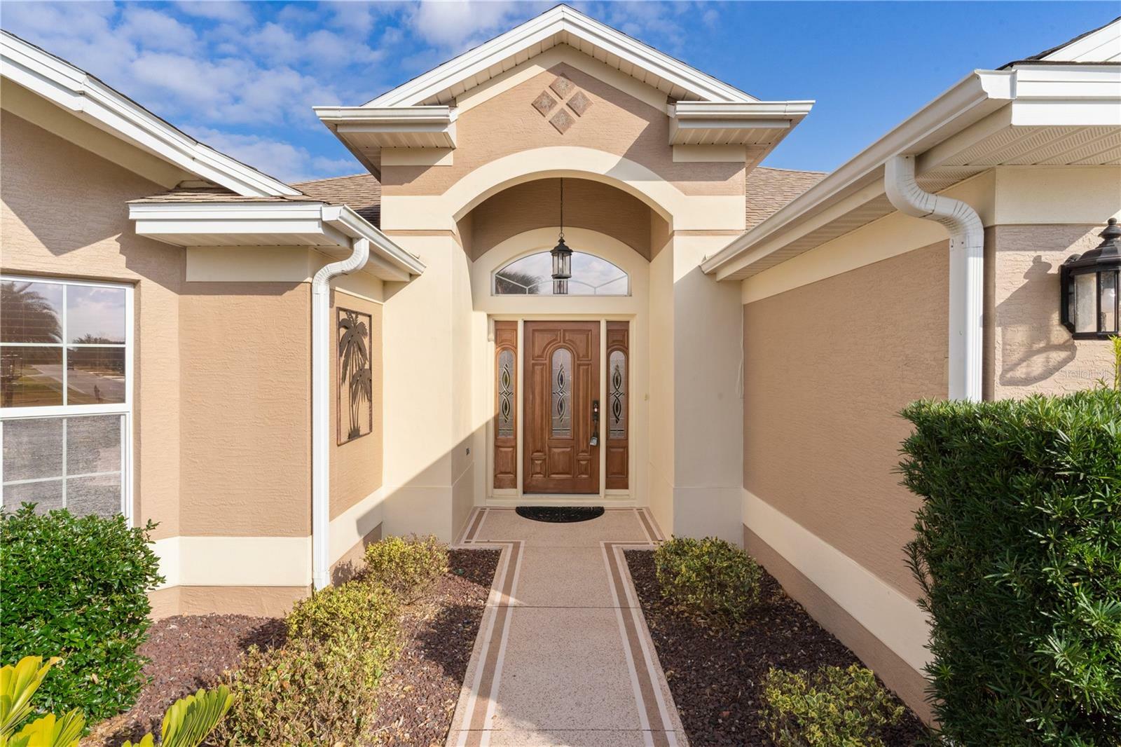 Property Photo: 2017 Royal Elm Road FL 32162