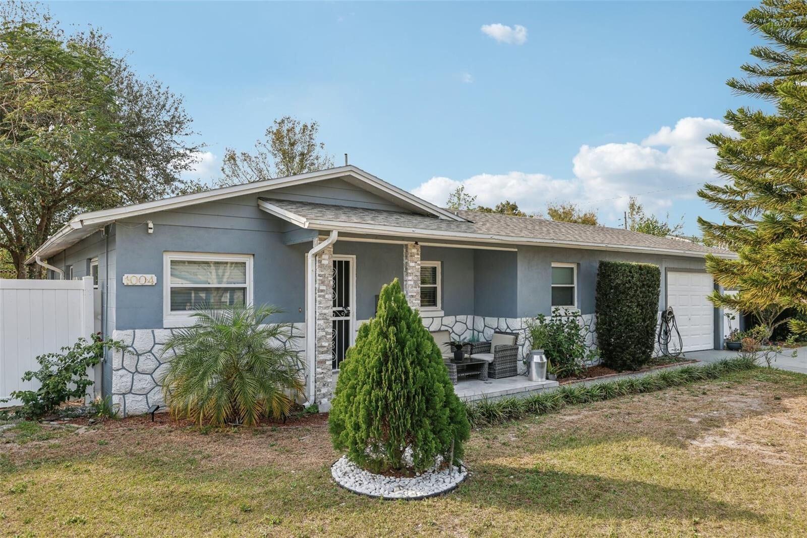 Property Photo:  1004 Sunwood Lane  FL 32807 