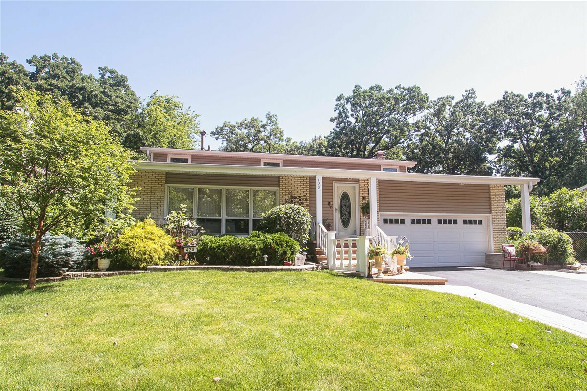 428 Spruce Drive  Schaumburg IL 60193 photo