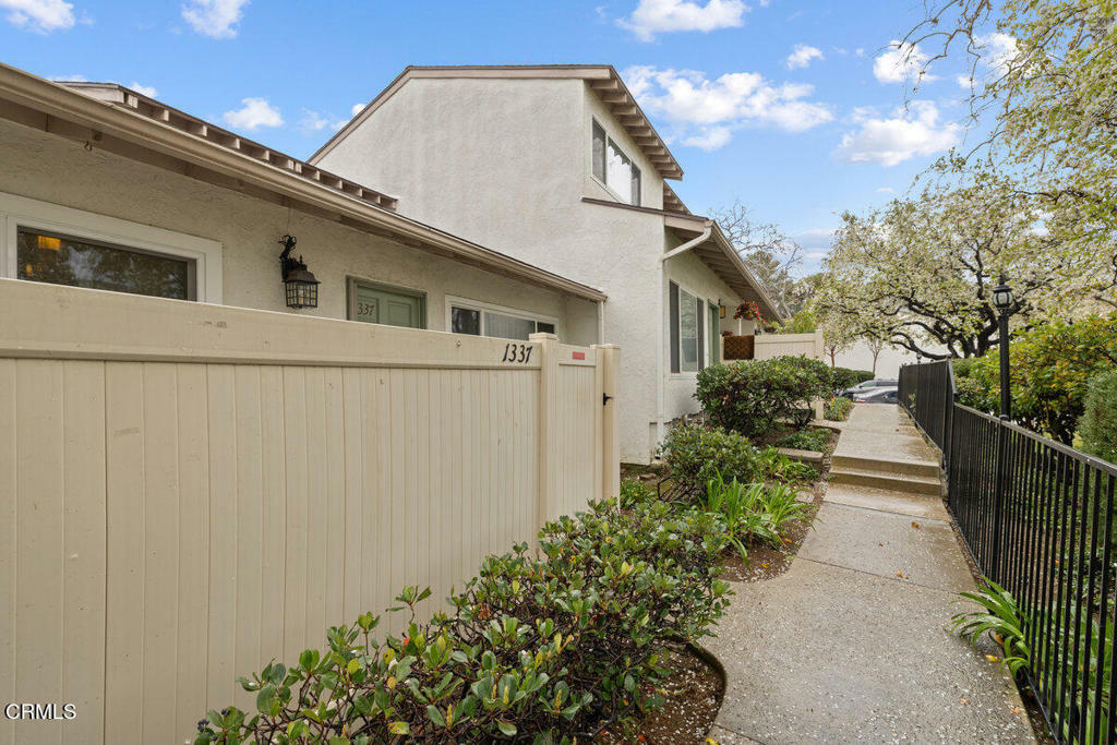 Property Photo:  1337 Alessandro Drive  CA 91320 