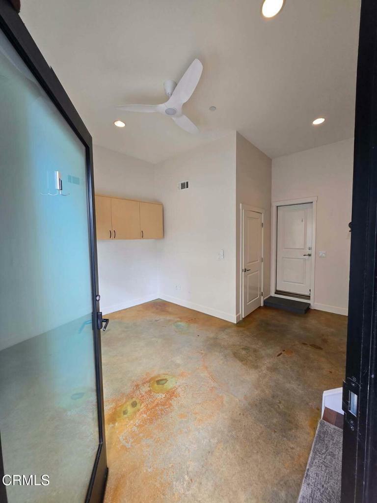 Property Photo:  789 Santa Clara Street 12  CA 93001 