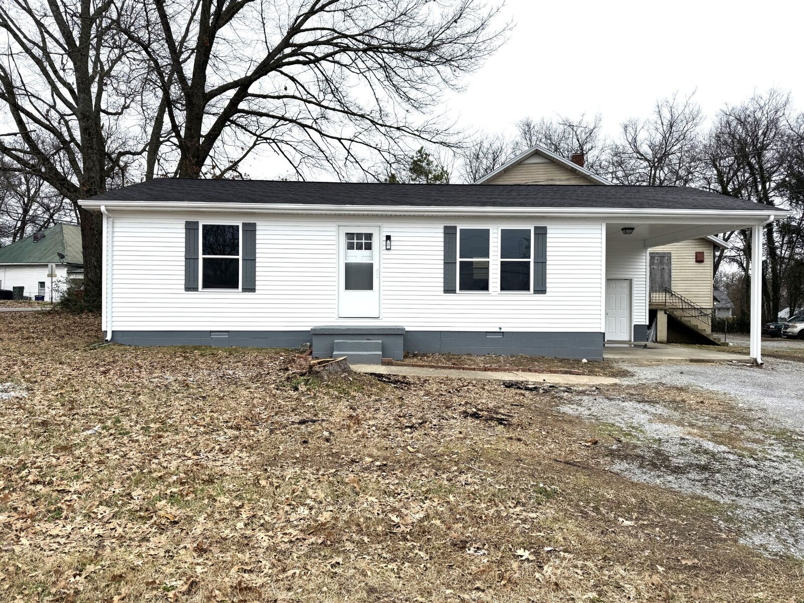 Property Photo: 401 Dunnaway St TN 37160