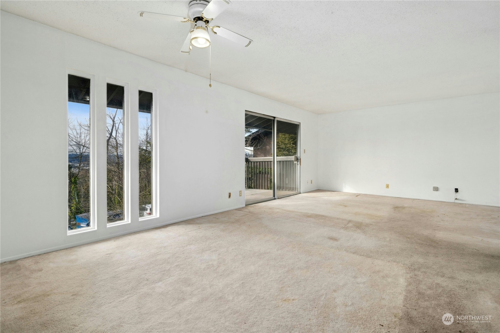 Property Photo:  1425 S Puget Drive C6  WA 98055 