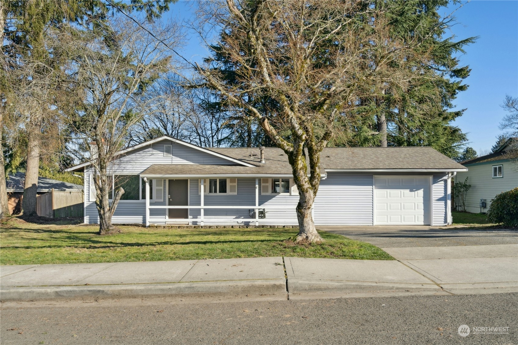 Property Photo: 7320 125th Place SE WA 98056