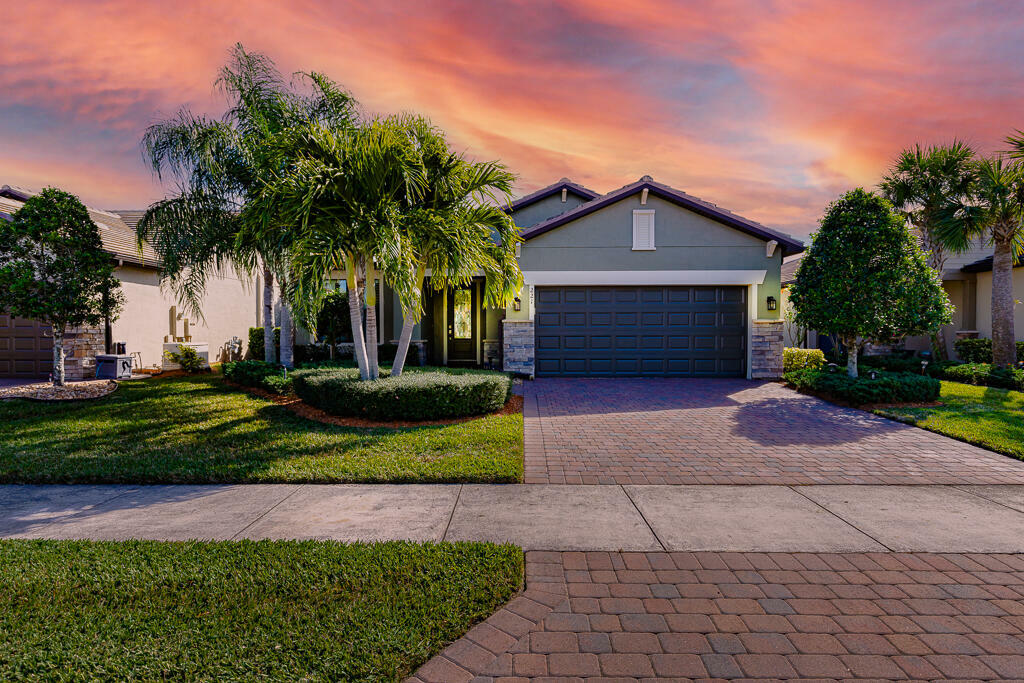 Property Photo: 221 SE Longview Drive FL 34984