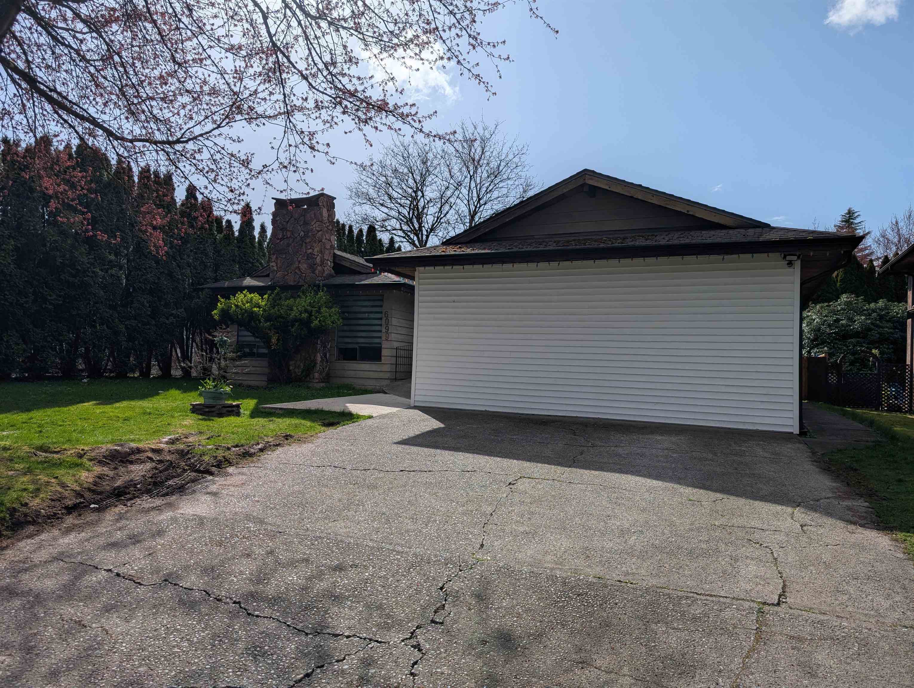 Photo de la propriété: 6099 172 Street BC V3W 2M7