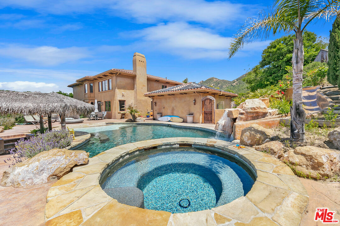 Property Photo: 435 Woodbluff Rd CA 91302