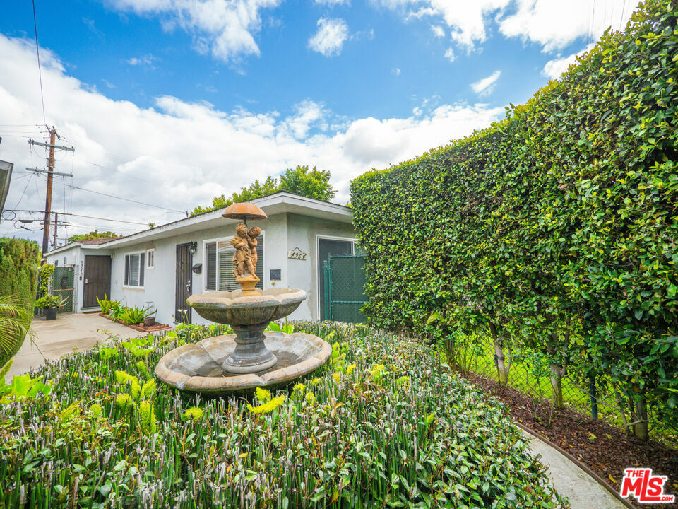 Property Photo:  4964  S Centinela Ave  CA 90066 