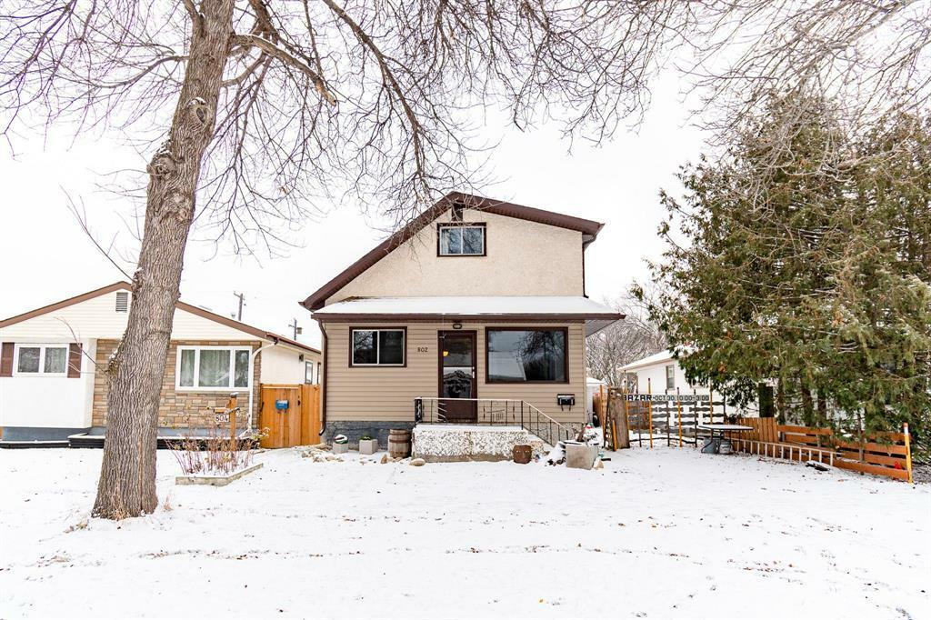 Property Photo:  802 Leola Street  MB R2C 1J1 