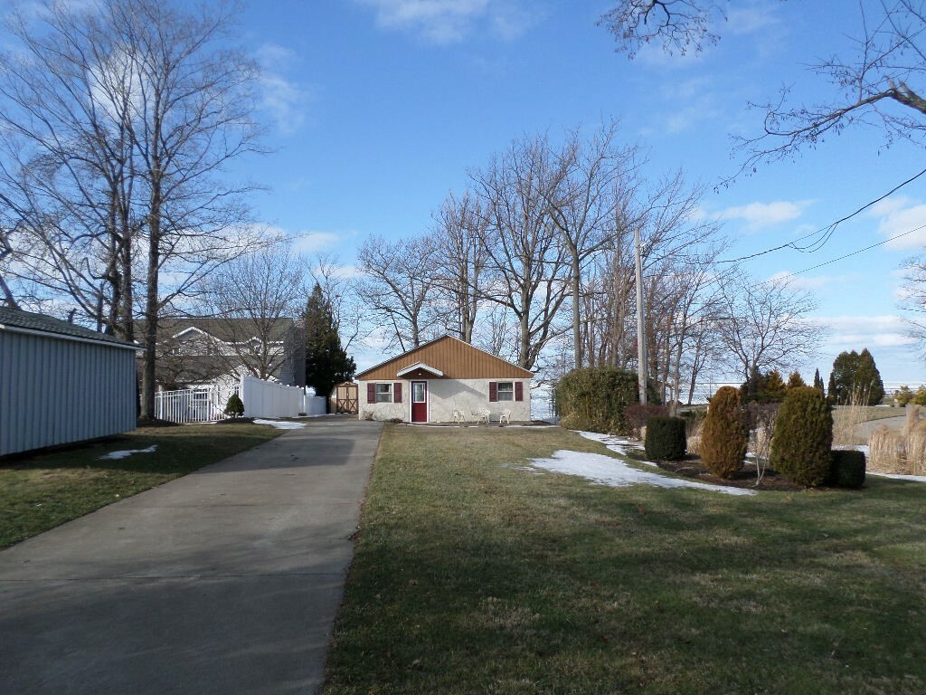 Property Photo:  12486 E Lake Road  PA 16428 