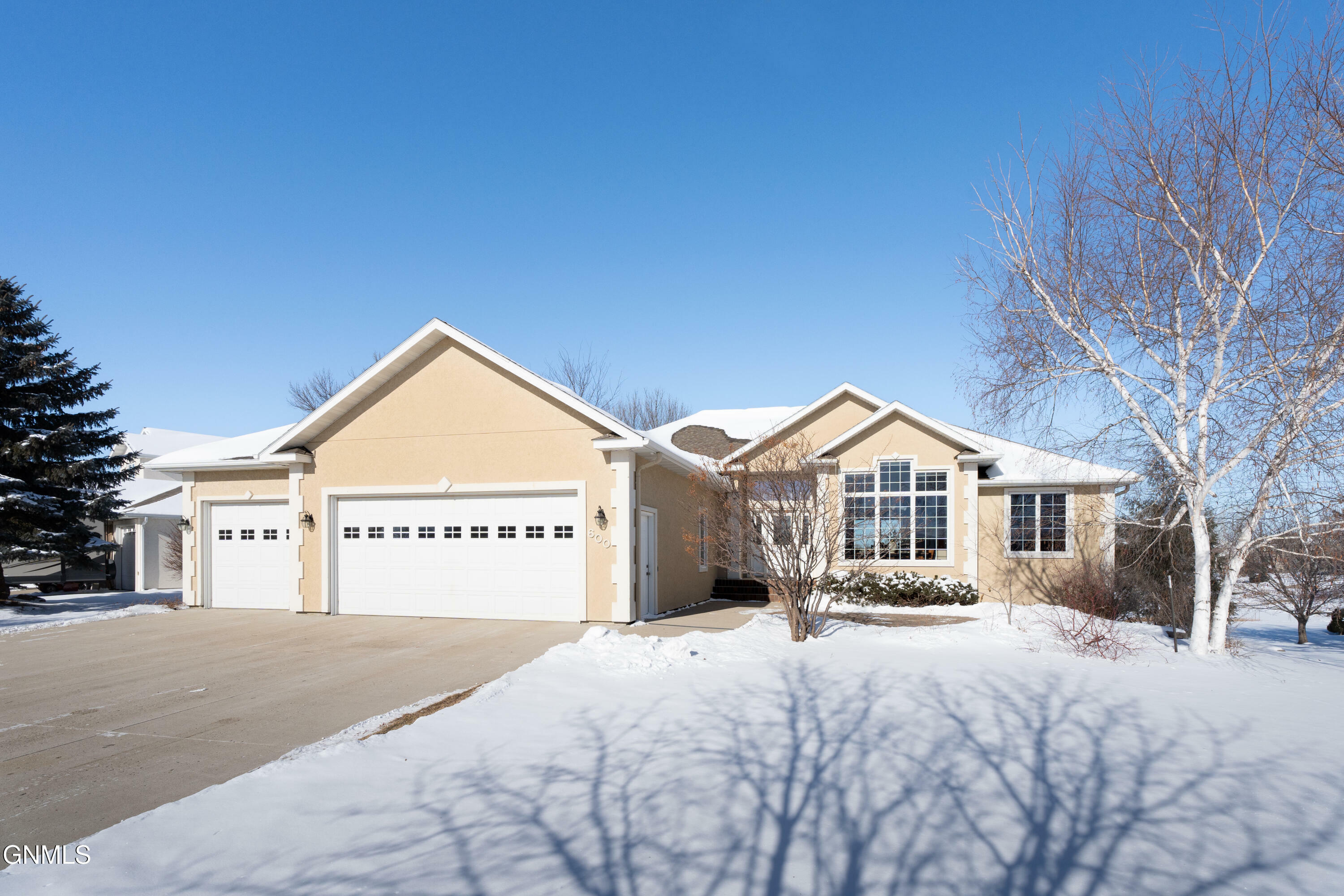 Property Photo:  600 Cottonwood Loop  ND 58504 