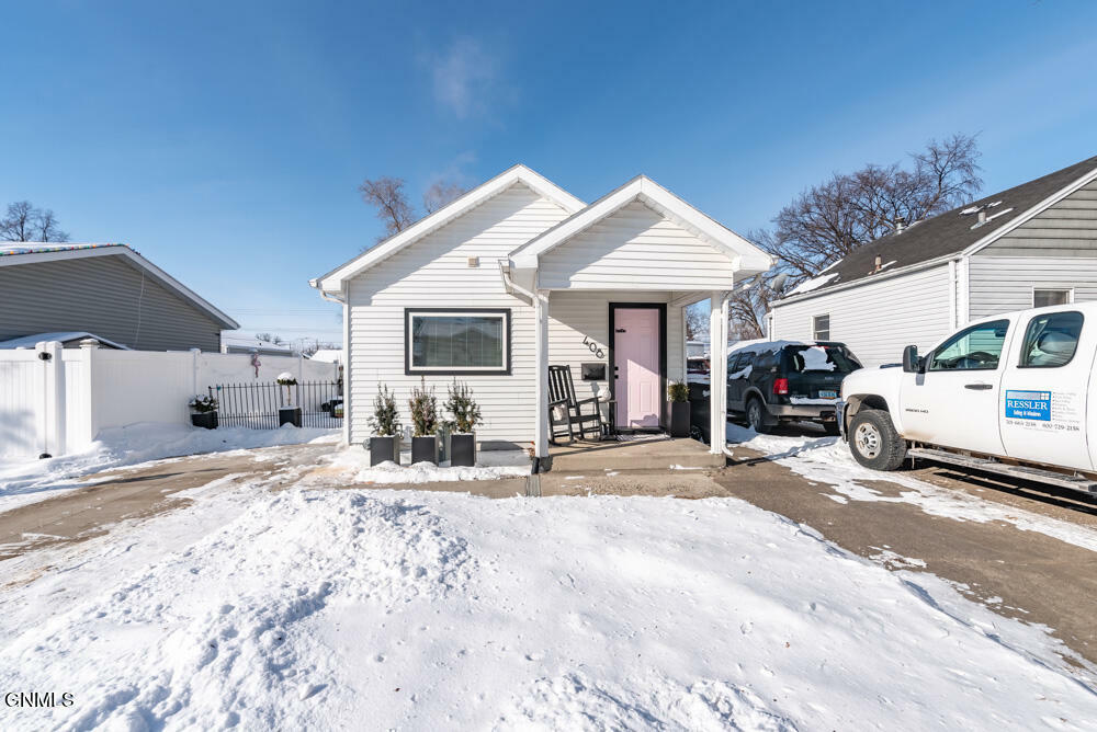 Property Photo:  408 N 20th Street  ND 58501 