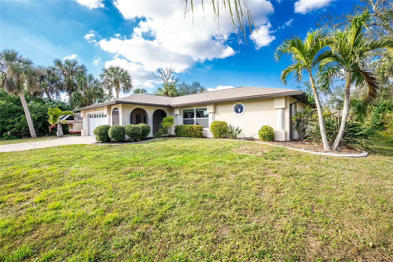 Property Photo: 1190 Victoria Ave NW FL 33948