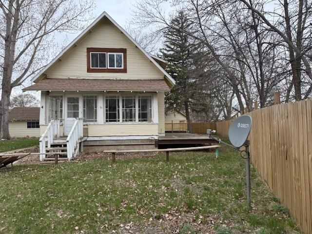 4 10th St SE  Minot ND 58701 photo