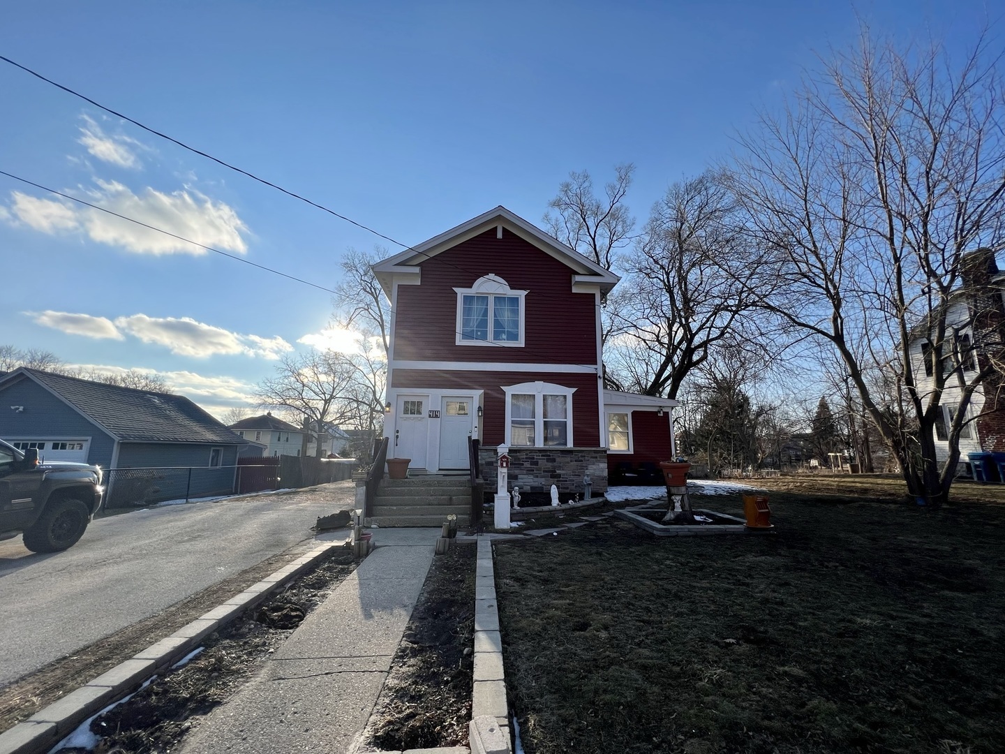 Property Photo:  414 N May Street  IL 60506 