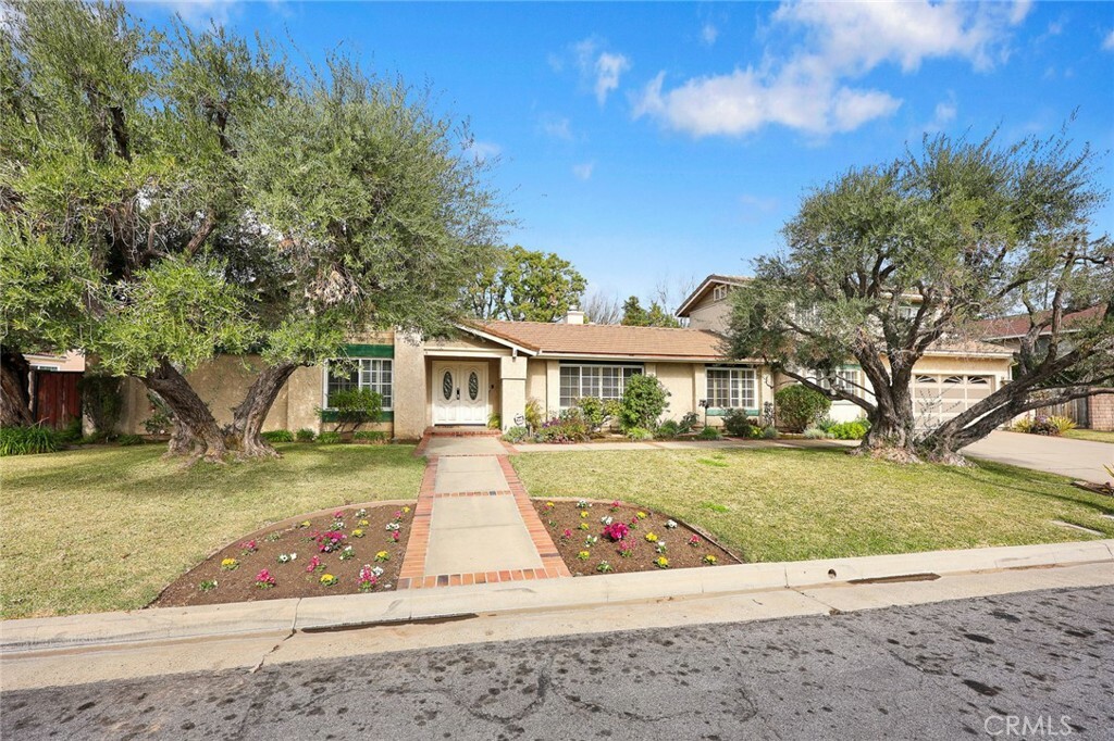 Property Photo:  25 W Rodell Place  CA 91007 