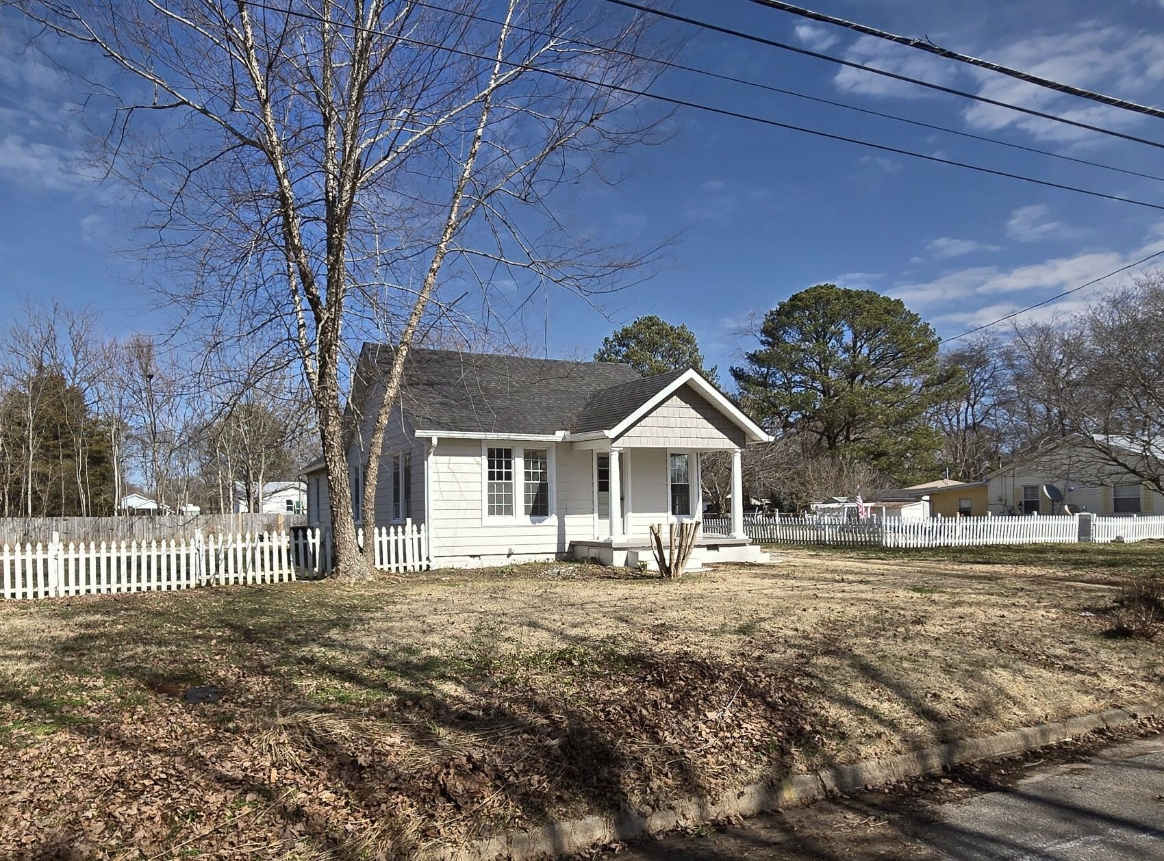 Property Photo: 506 1st St TN 38464
