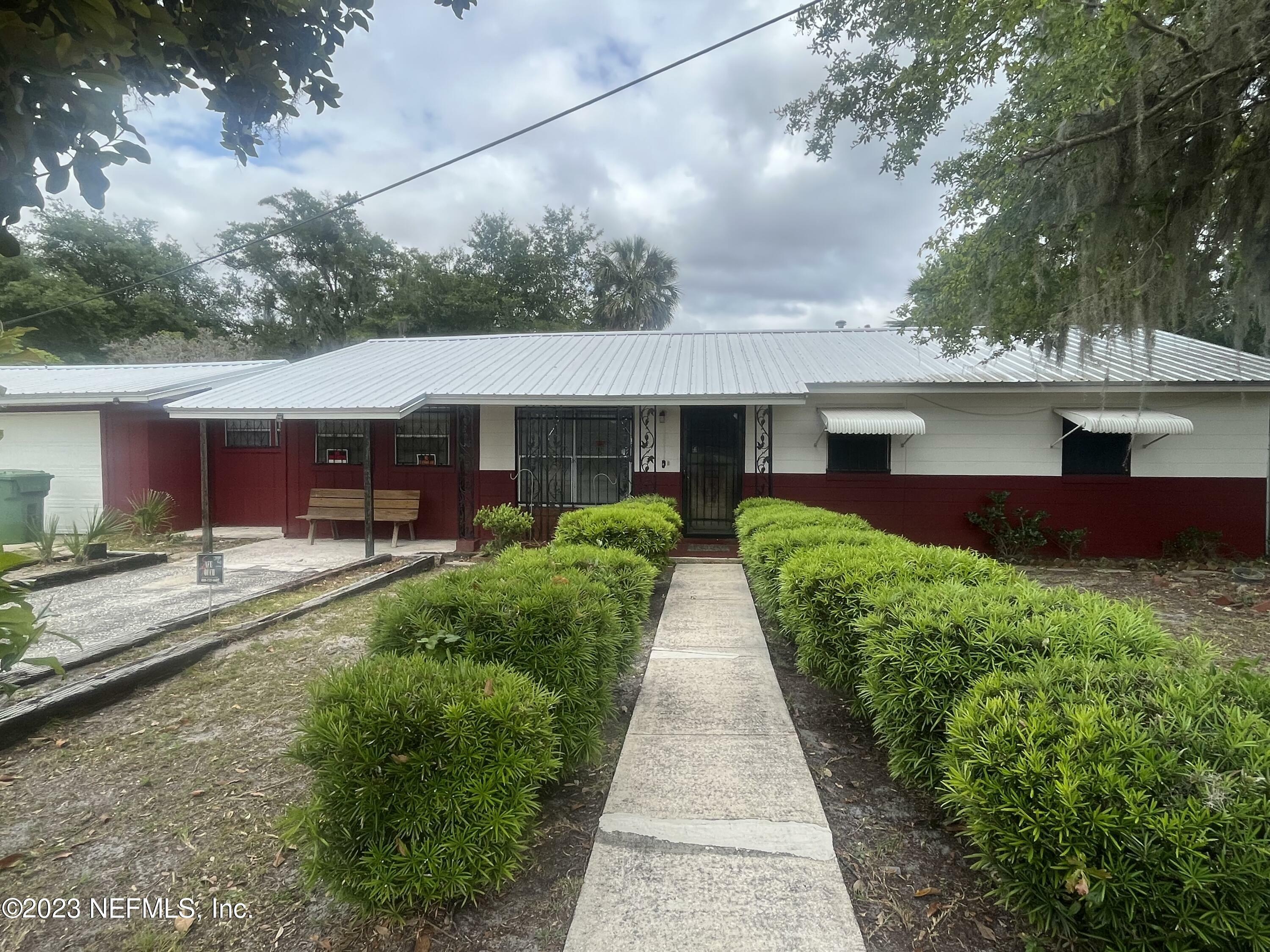 Property Photo:  1215 N 18th Street  FL 32177 